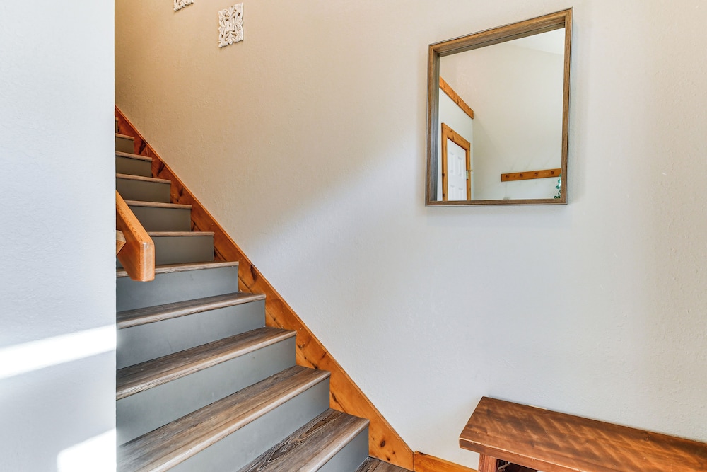 Condo w/ Private Balcony 6 Mi to Pisgah NF!