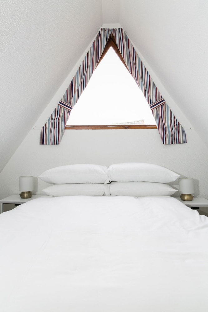 Chalet-sleeps6-parking-garden-pool view 2