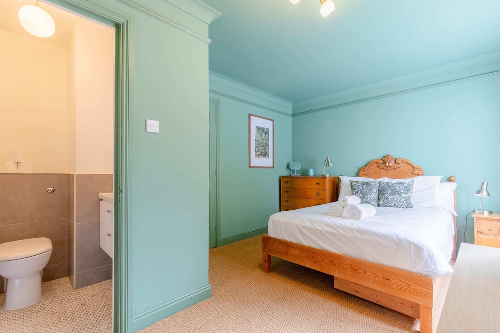 3 Bed House, Sleeps 8 - Near St Pancras
