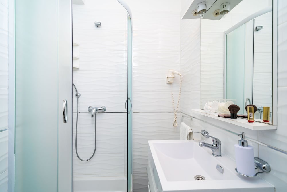 Jele Rooms