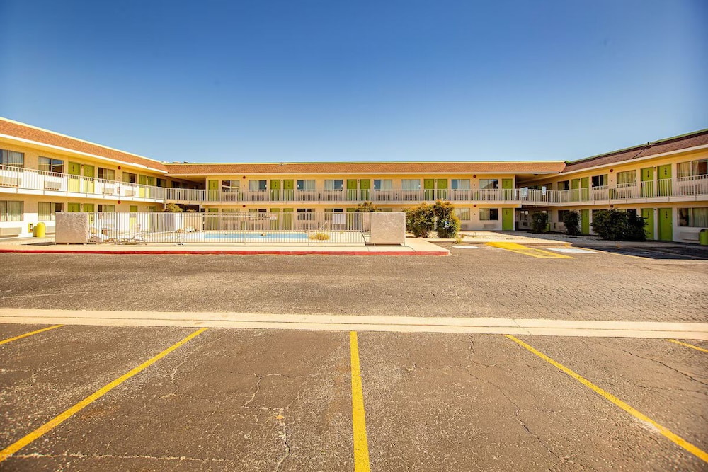 Parkside Inn by PHG - Sweetwater