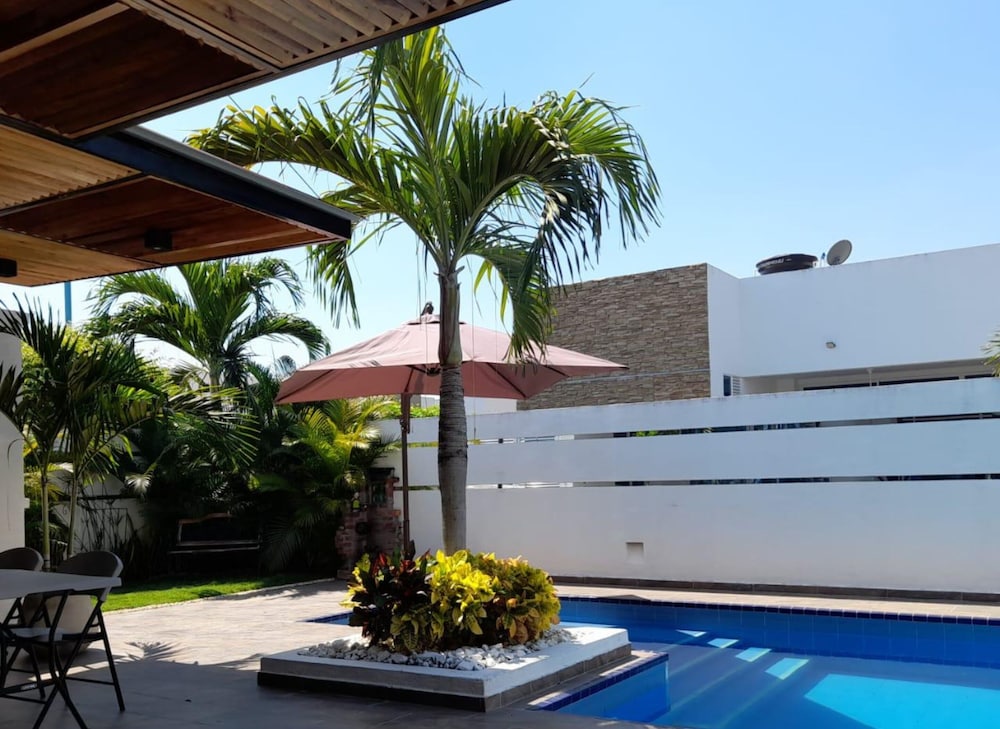 Quinta Moderna Piscina Privada Via Girar
