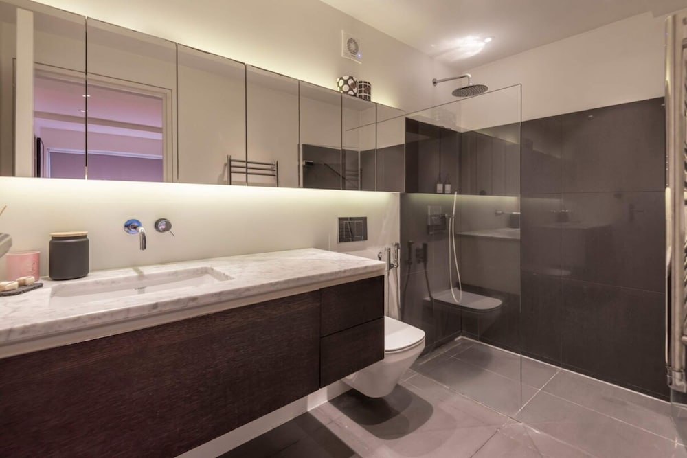 Chic 2-bedroom Home - Richmond Upon Thames