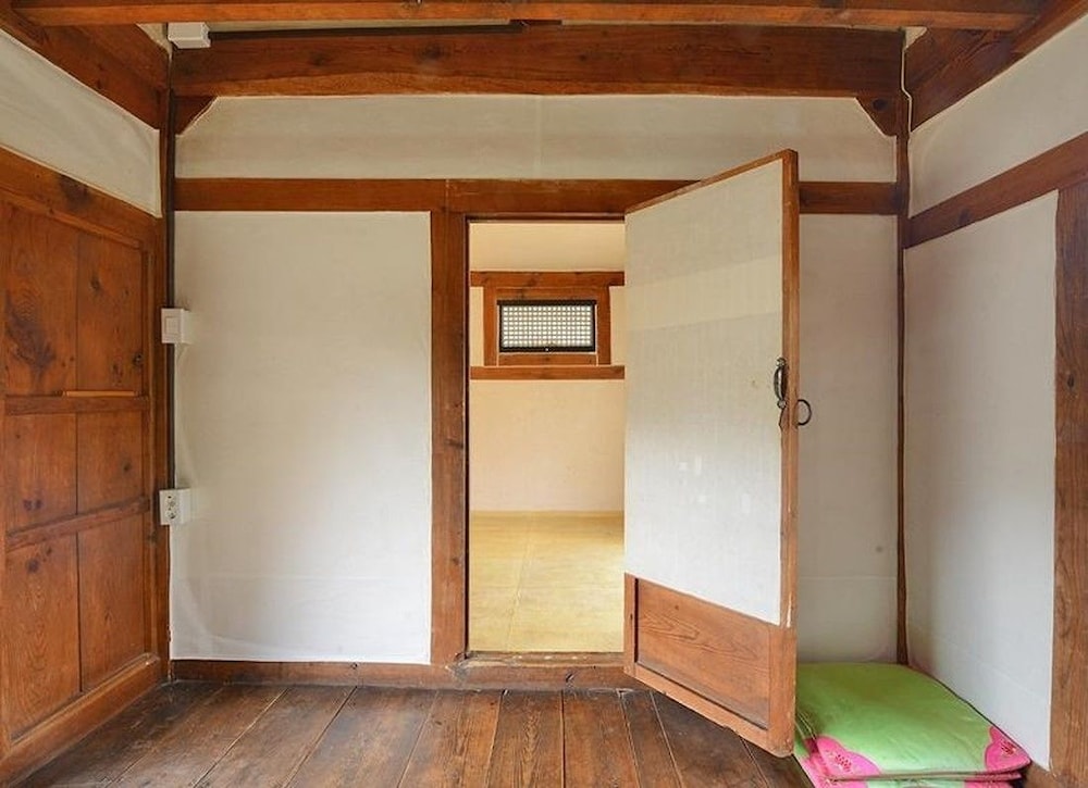 Suaedang Premium Traditional House view 4