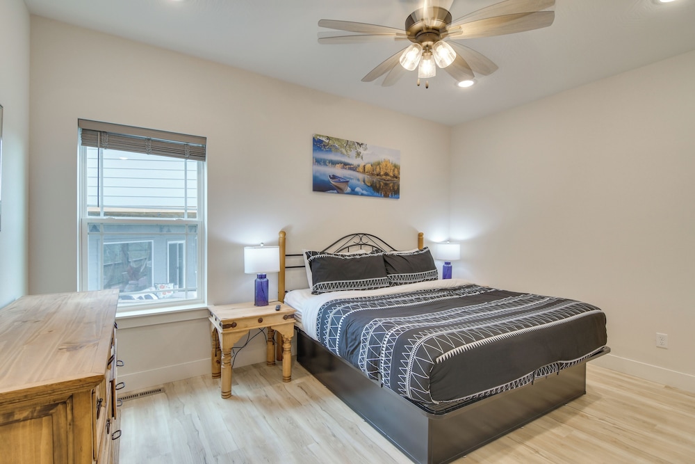 Table Rock Lake View & Games Galore: Family Lodge