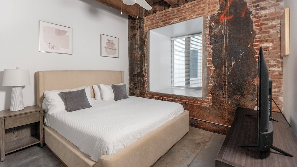  Landing Furnished Apartments Downtown Memphis