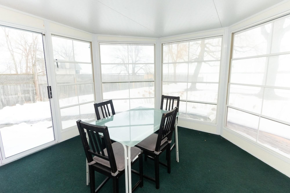 Bungalow by the Bay Spot on Wellers Bay - PEC