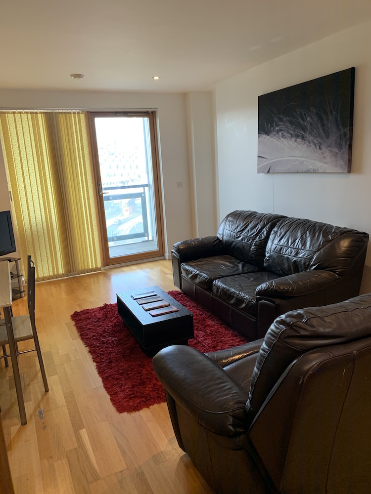 Remarkable 2-bed Apartment view 4