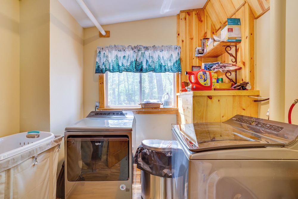 Hatfield Family Home on Lake Arbutus: Boat & Hike