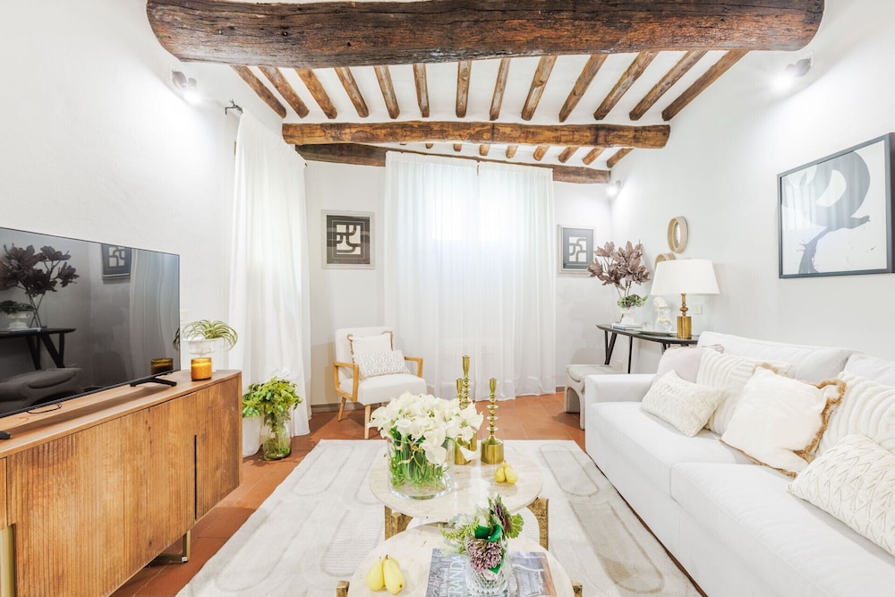 The Hidden Alley Apartment