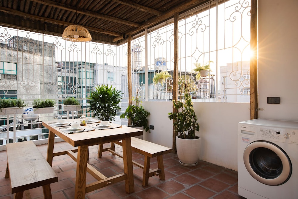 Rooftop Green Oasis