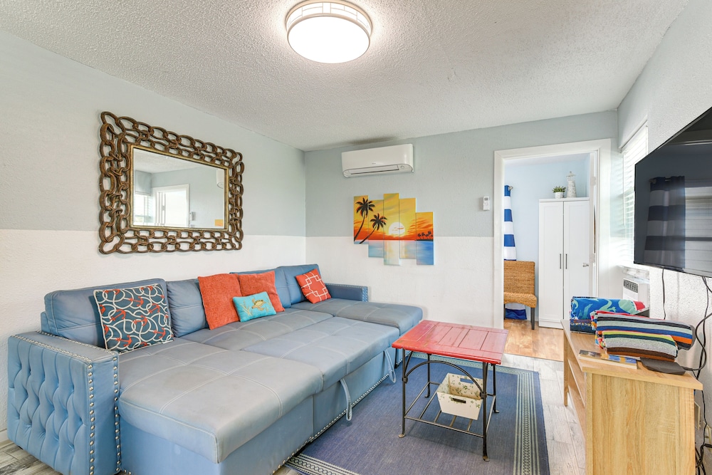 Walk to Beach: Galveston Family Getaway w/ Patio