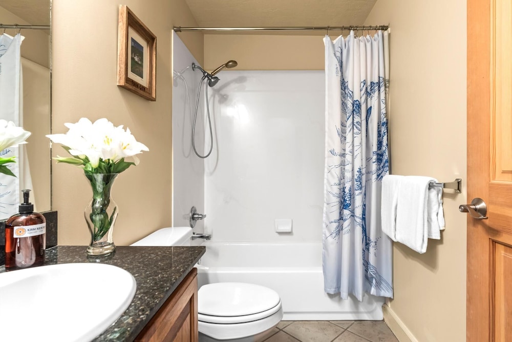 KBM Resorts Crestview Condos Spacious Condo Near Olympic Park With gas Fireplace, Year-round Pool, hot Tub, City Wide Shuttle Access. Cvc-308b