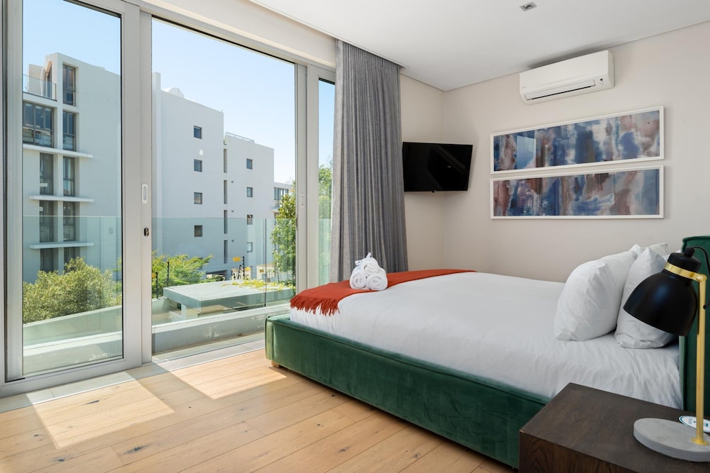 Modern 2bed Apt in Green Point Cape Town Nobelium