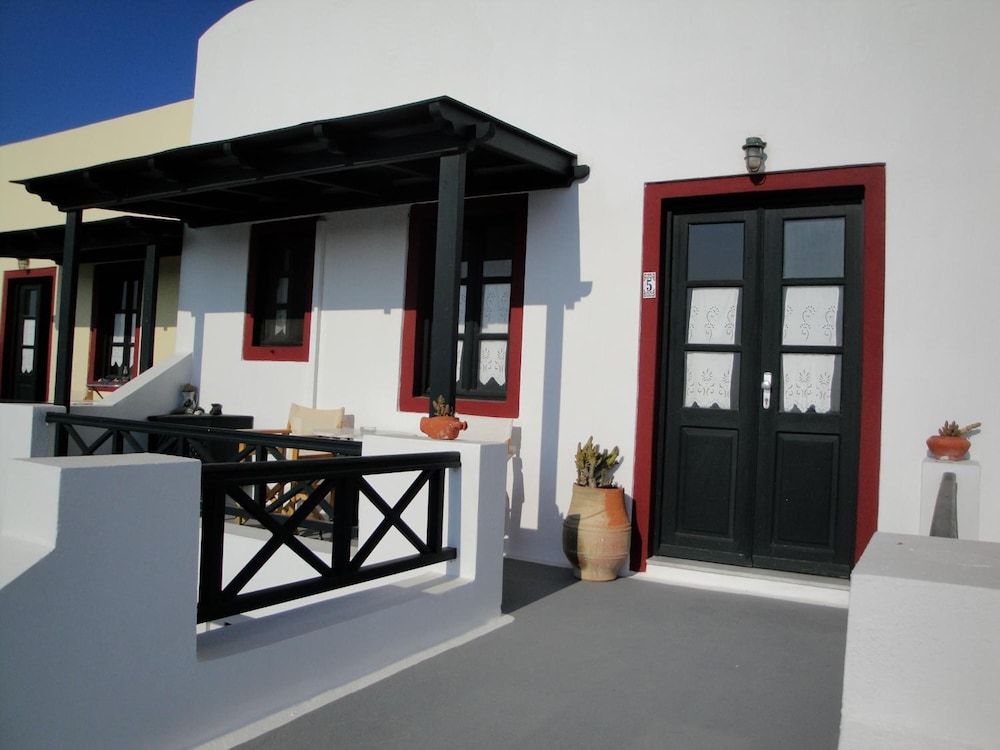 Vrachia Studios & Apartments