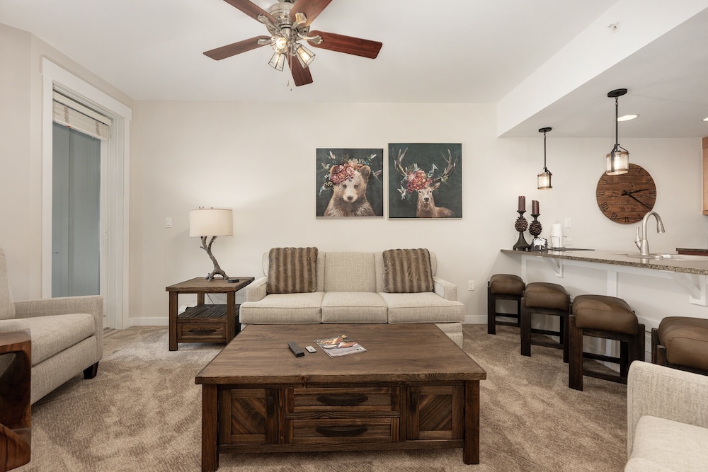 Premium Unit 4663 - One Bedroom w/Full Kitchen - Fraser Crossing/Founders Pointe 1 Condo
