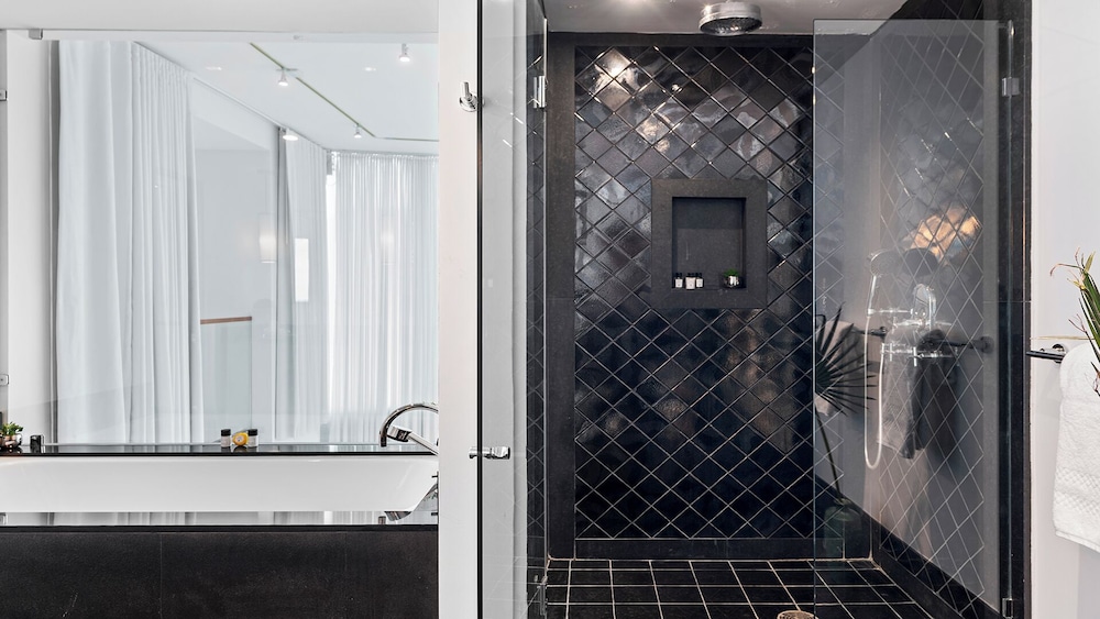 Luxury Vacation Rentals at The Setai by LRMB