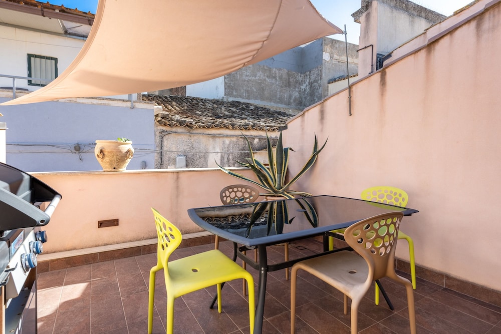 Nicu Amuri con Terrazza a Noto by Wonderful Italy