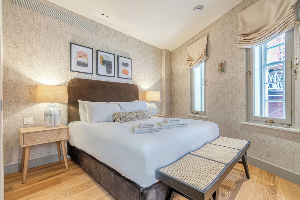 Luxury flats near Big Ben and London Eye