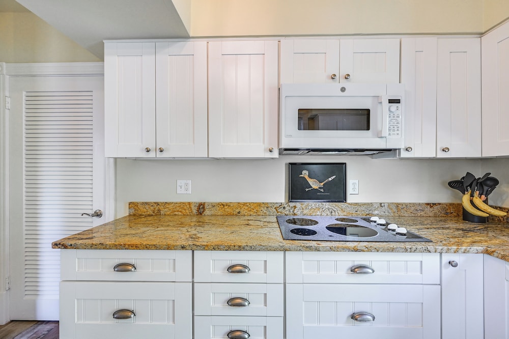 1 Block to Beach - Home w/ Pool in Old Naples!