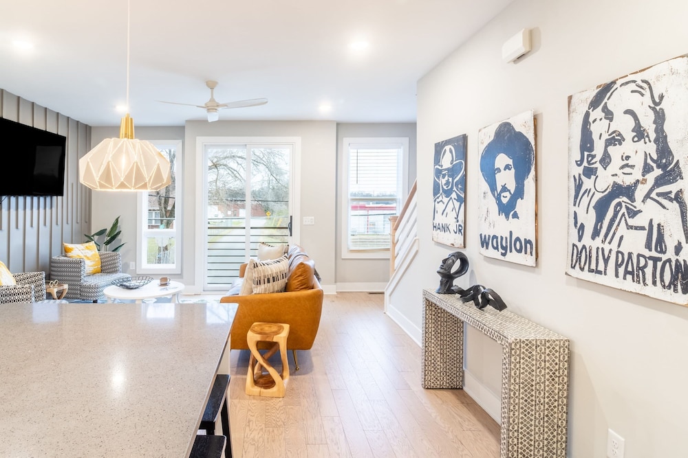 Monty by Avantstay 4bdr 4BA Balcony w Outdoor Seating 5mins to DT