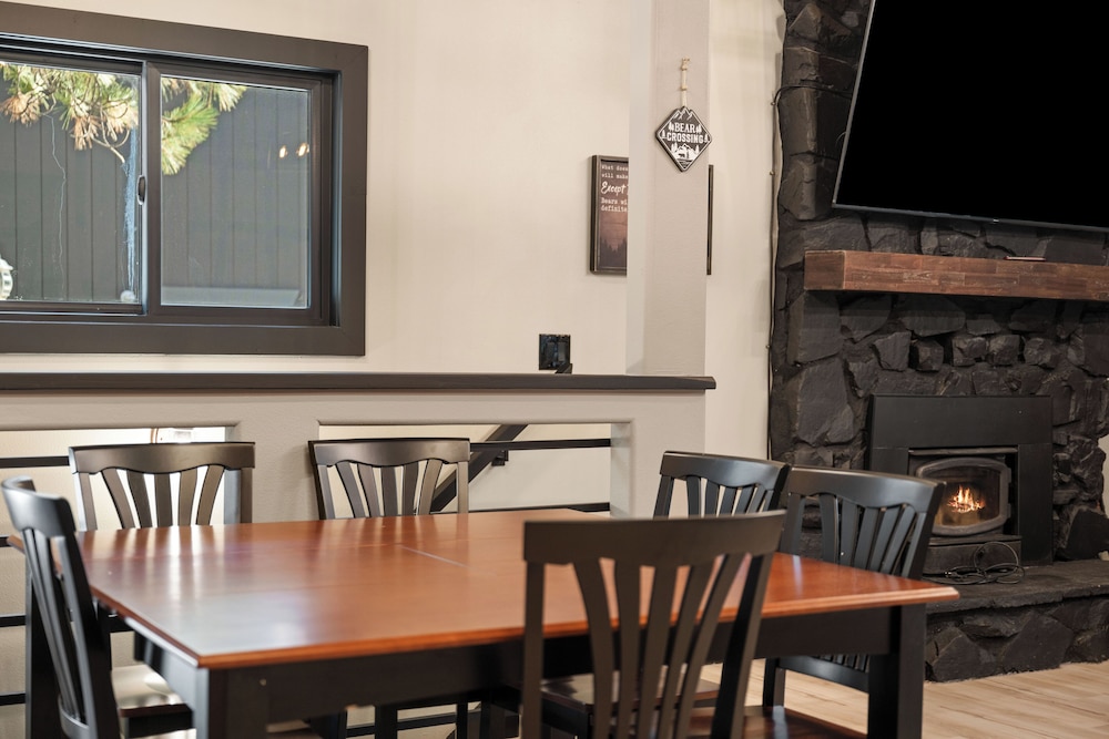 Timber Wolf Tavern
