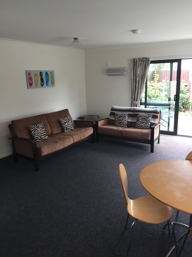 Our Beach House - Raglan West