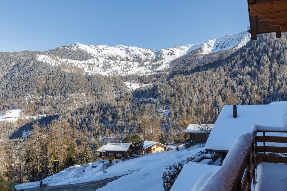 Montebello - Cozy Classic Swiss Chalet With Stunning Views
