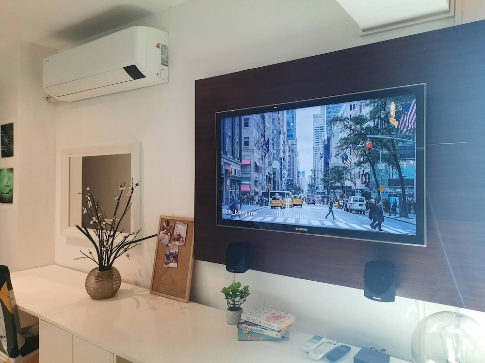 L1 Twin Bed Staycation in Bonifacio Global City