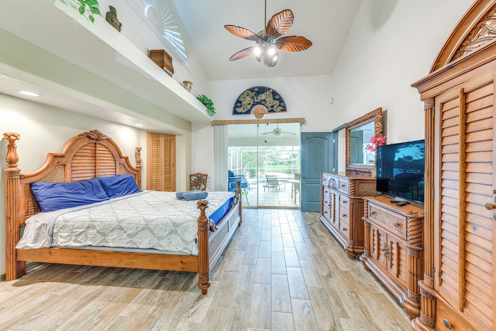Canal-front Gem w/ Private Dock in Port Charlotte!