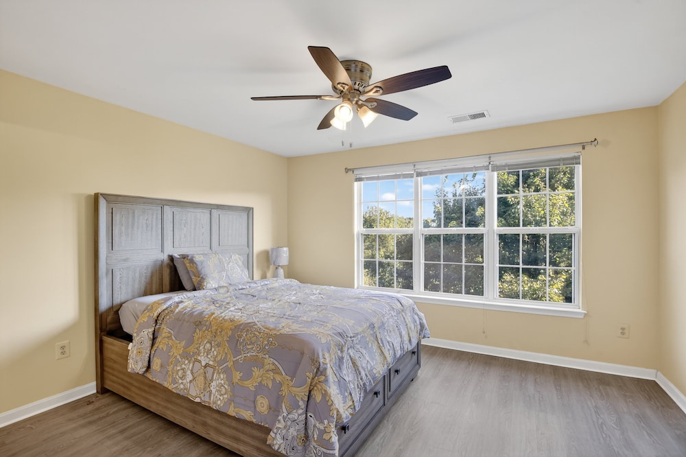 Cozy Pikesville Penthouse With Basketball Arcade 2 Bedroom Condo