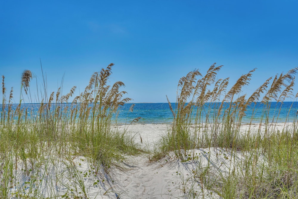 Steps to Ocean: Chic Home w/ Patio in Port St Joe!