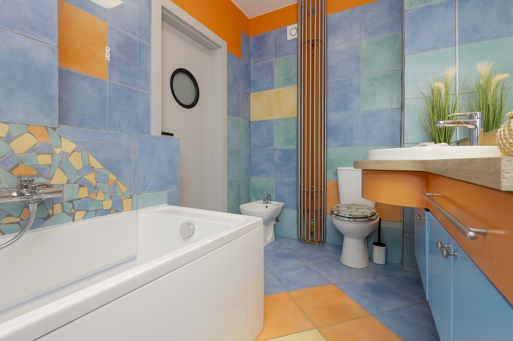 Colorful Apartment in Warsaw by Renters view 4