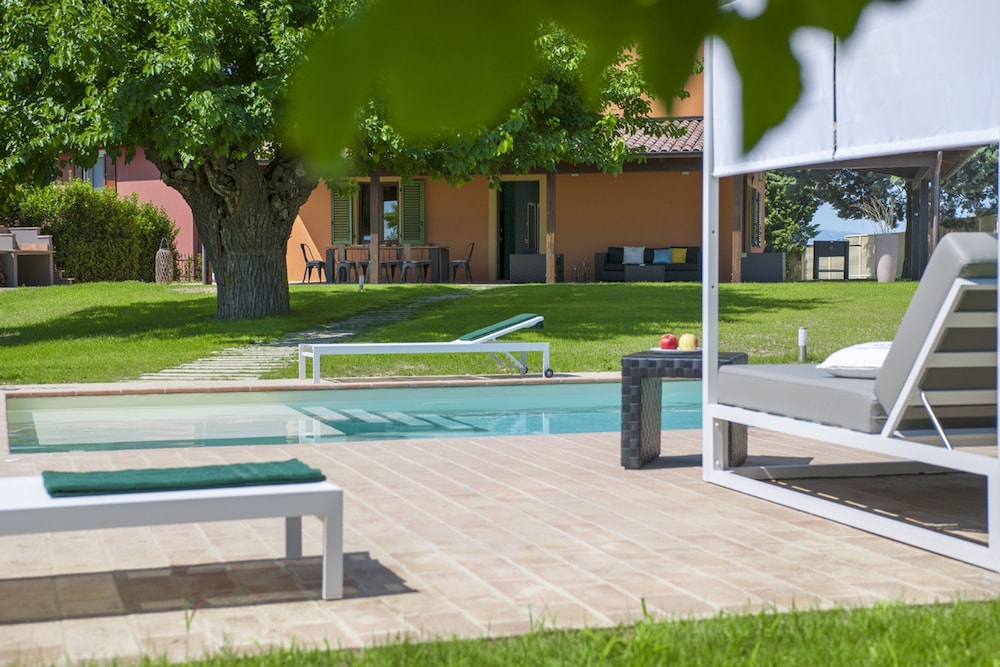 Villa Traiani 8 2 by Marche Holiday Villas
