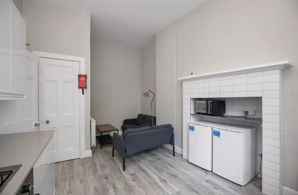 Spacious 3-Bedroom Flat in Charming Bruntsfield