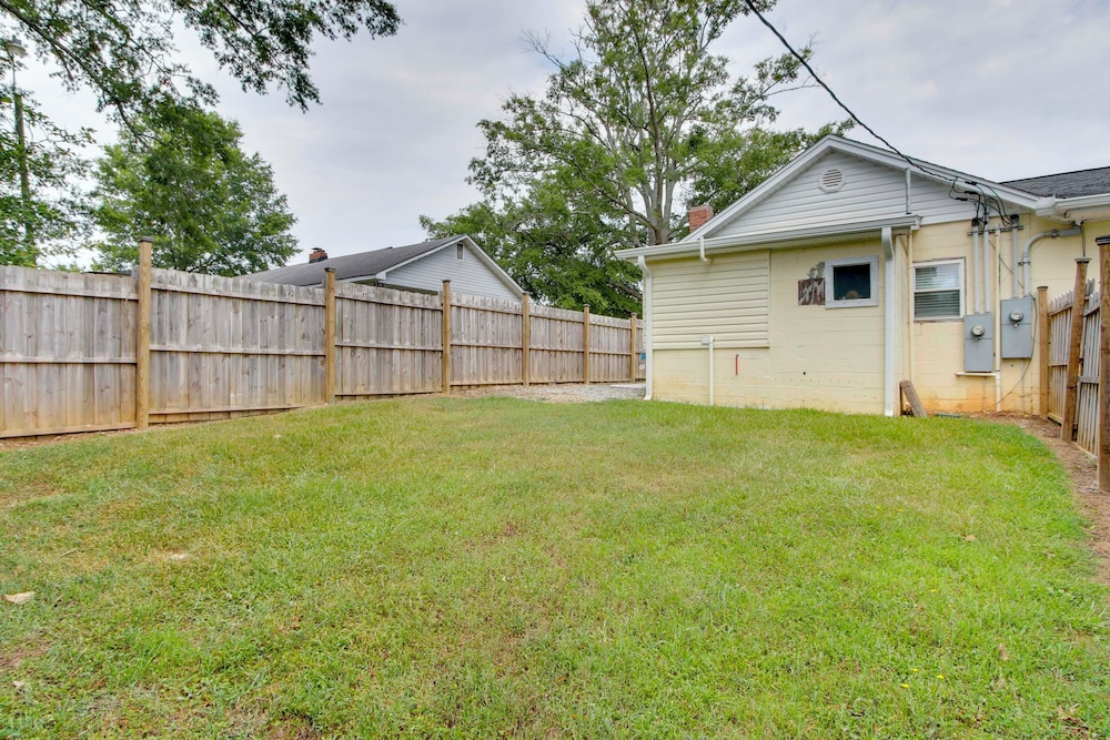 2 Mi to Self Regional MC: Updated Apartment