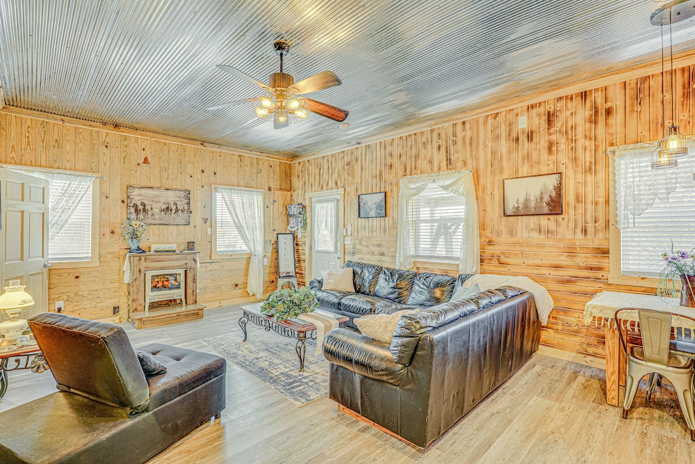 'grace Place' Clark House on Farm: Shared Hot Tub! view 5