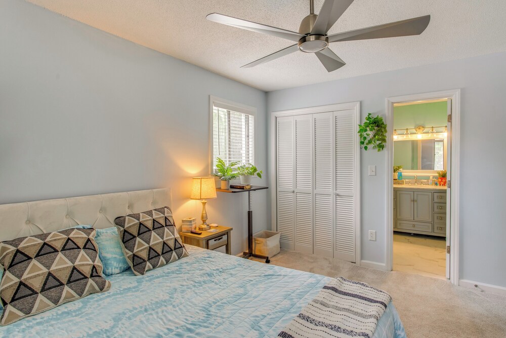 1/2 Mi to Shore: Condo w/ Balcony in Myrtle Beach!
