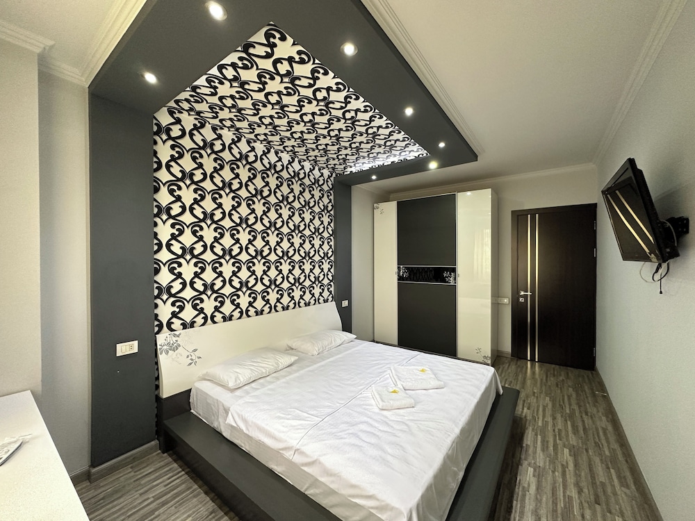 Apartment by Luxe Group MA777
