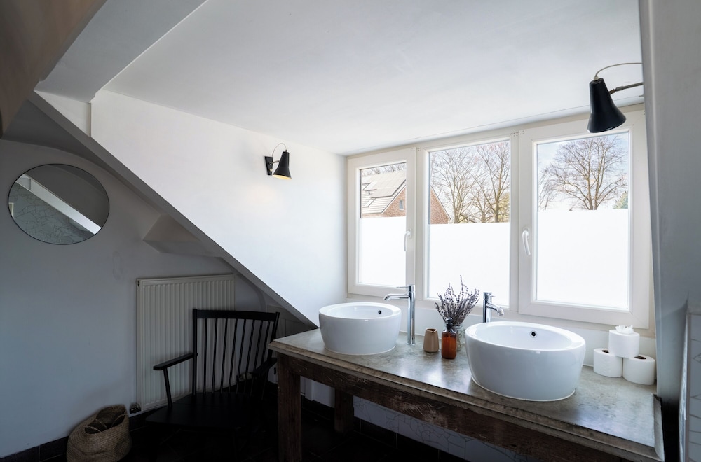 Maas Suites - The French House