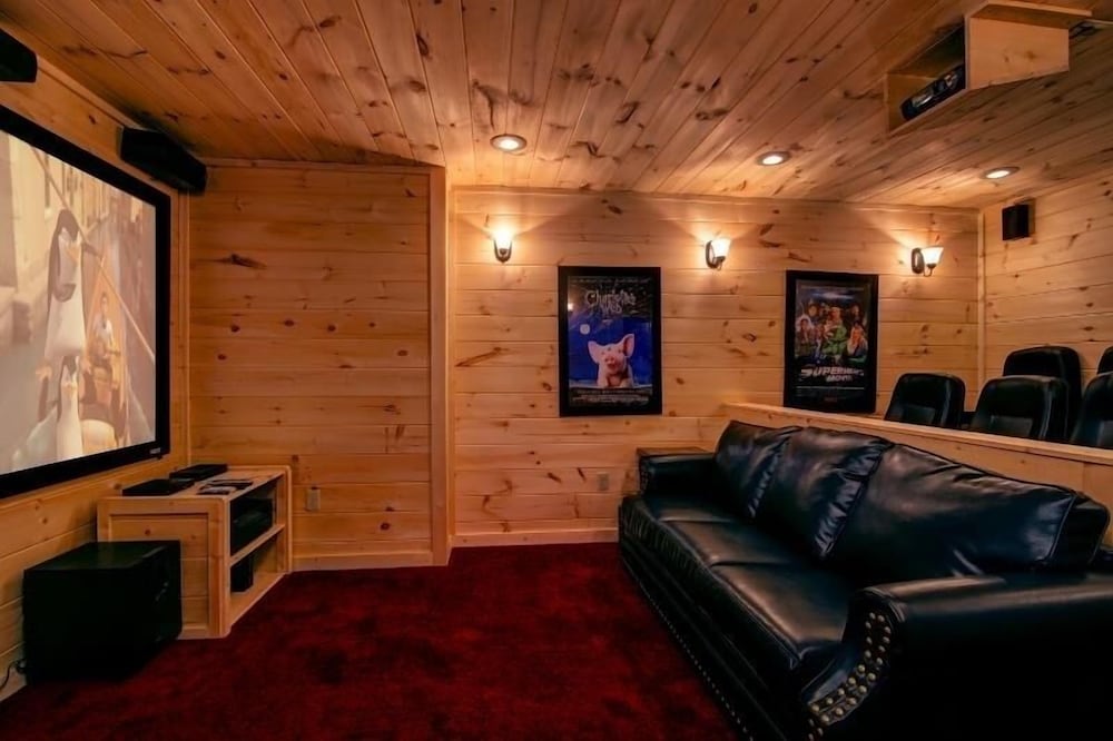 Lazy Bear Lodge - 4 Bedrooms, 4 Baths, Sleeps 14 Home by RedAwning