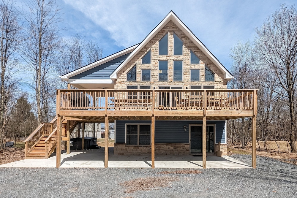 Bluejay Getaway by Avantstay Walk to Lake 7bdr Hot Tub Pool Table