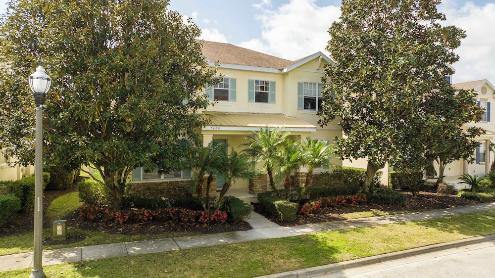 Family Villa w Pool Spa Game Room Near Disney