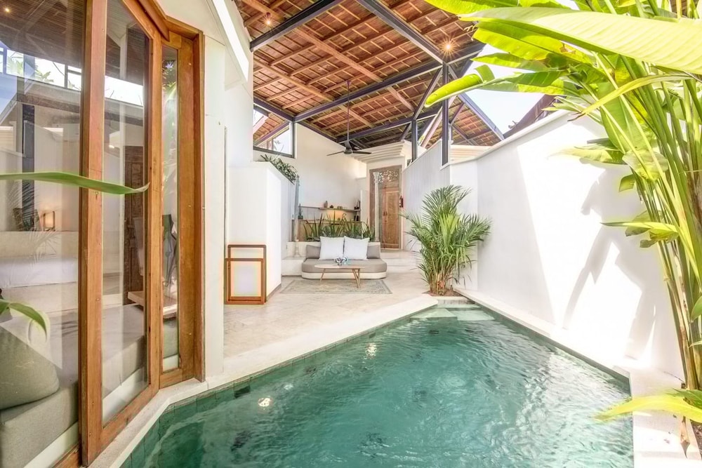 BA Villa 6 1BR Villa Luxurious 1-br Villa 800m to Canggu Beach