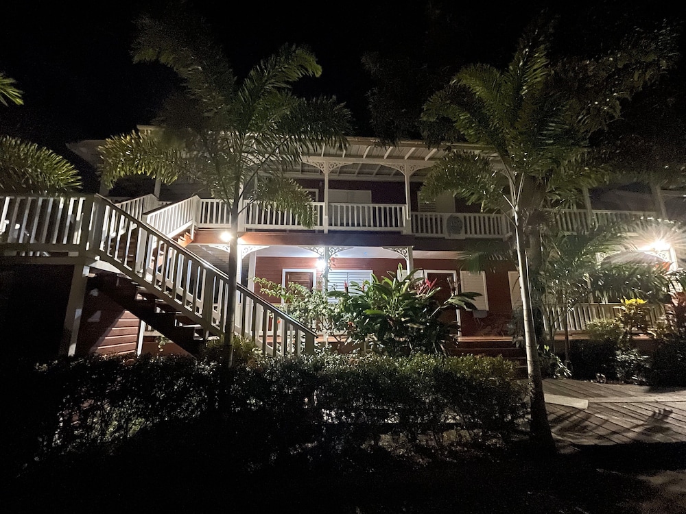 Alux House