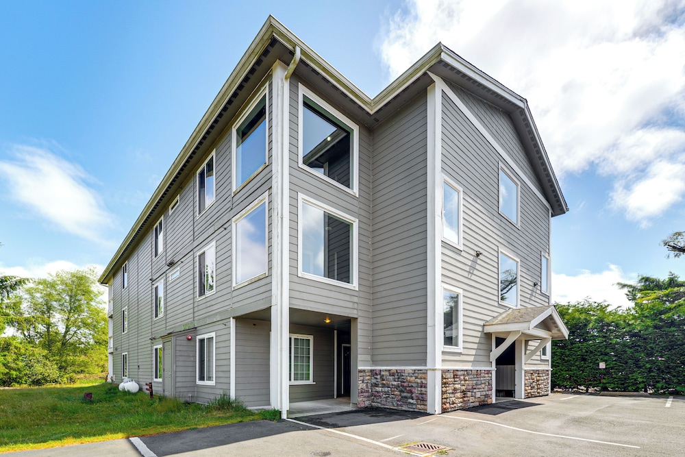 23-mile Canal On-site: Condo in Ocean Shores!