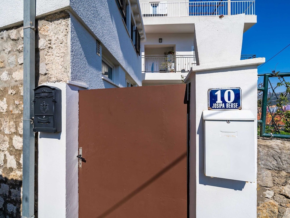 Apartment Dorica - Two Bedroom Apartment With Terrace
