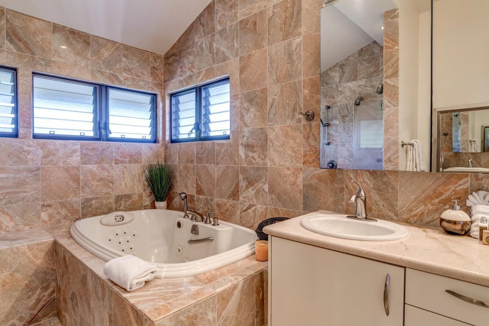 Kapalua Ridge Villas 2 Free Rental Cars KBM Resorts Cozy Villa 2 Units, 4 Bedrooms Ml-1173