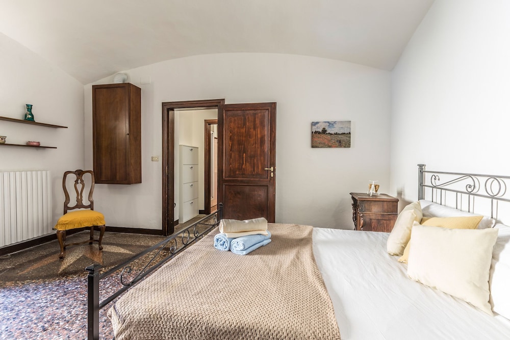 San Mamolo Retreats