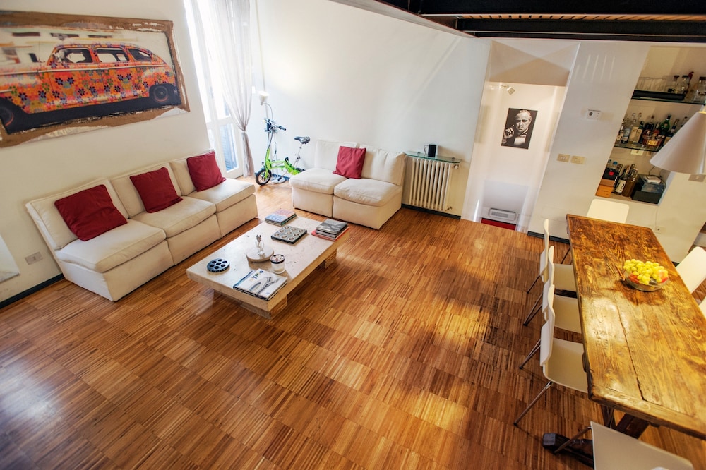 Portico - WR Apartments